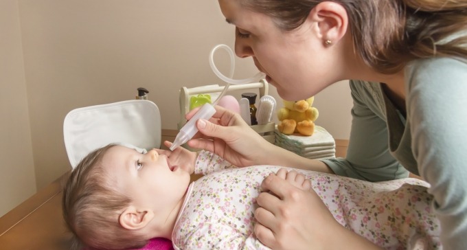 Lavage de nez bébé et nourrisson : spray nasal et liquide